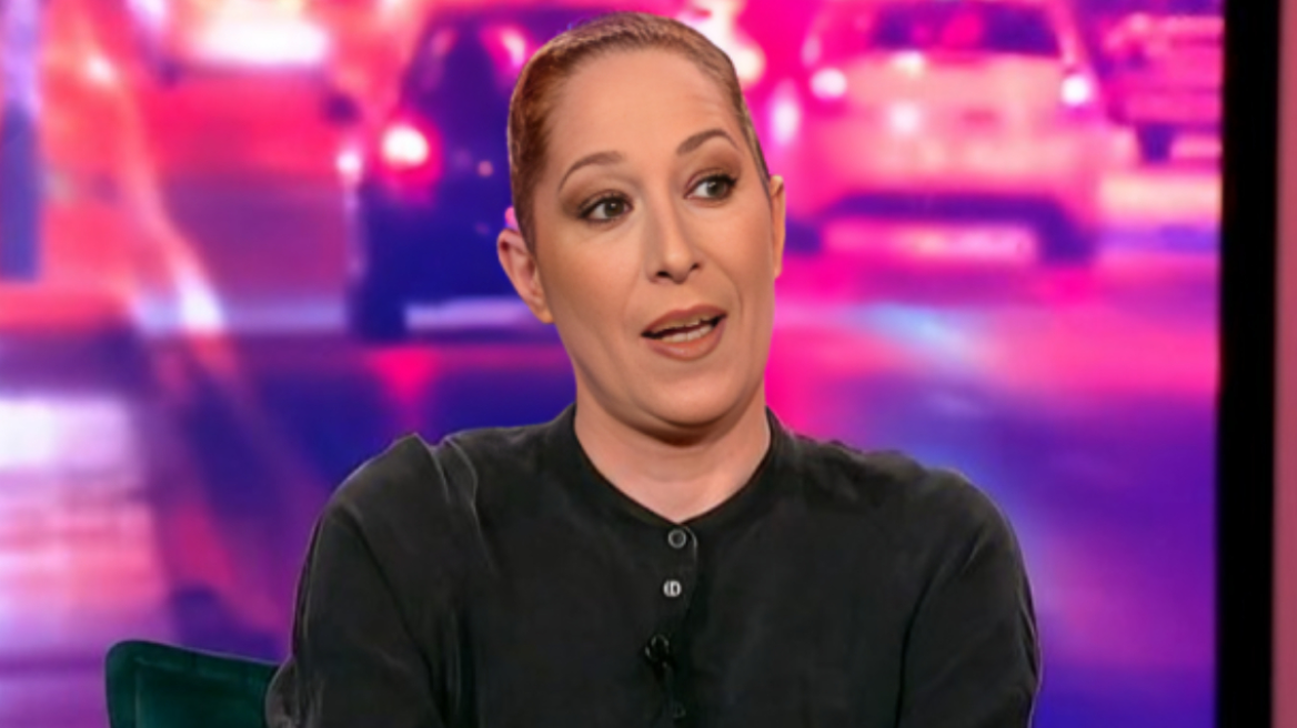 Κόρα Καρβούνη: «Με έβρισαν πολύ για τον ρόλο μου στο “Αυτή η νύχτα μένει” – Κυρίως γυναίκες»