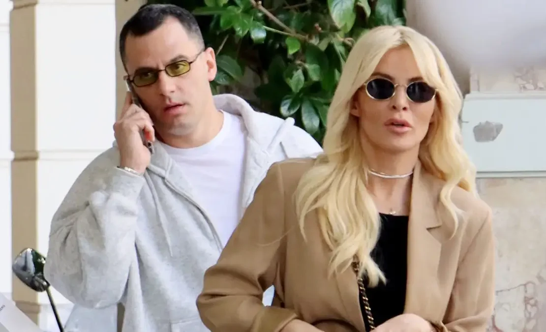 Ο Παναγιώτης Κουτσουμπής σε τρυφερές στιγμές με την κόρη του – Η μπλούζα που «μαρτυρά» την αδυναμία του