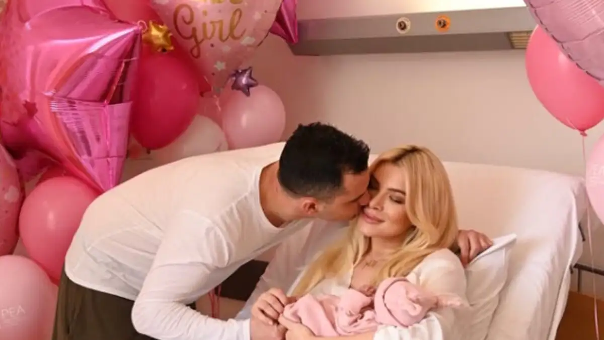 Κατερίνα Καινούργιου: Ο Παναγιώτης Κουτσουμπής δημοσίευσε φωτογραφία της μικρής τους κόρης