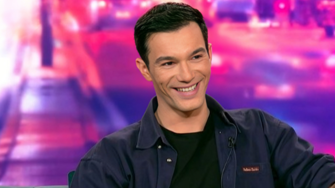 Νίκος Κοσώνας: «Περίμενα οι γονείς μου να δυσκολευτούν όταν με είδαν γυμνό στο θέατρο»