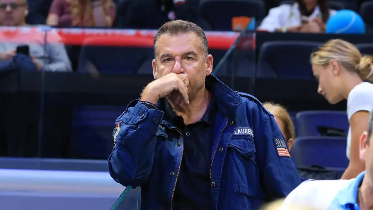 Γιώργος Λιάγκας: Πασχαλινή απόδραση στη Τήνος – Έτοιμος για το πρώτο μπάνιο στη θάλασσα