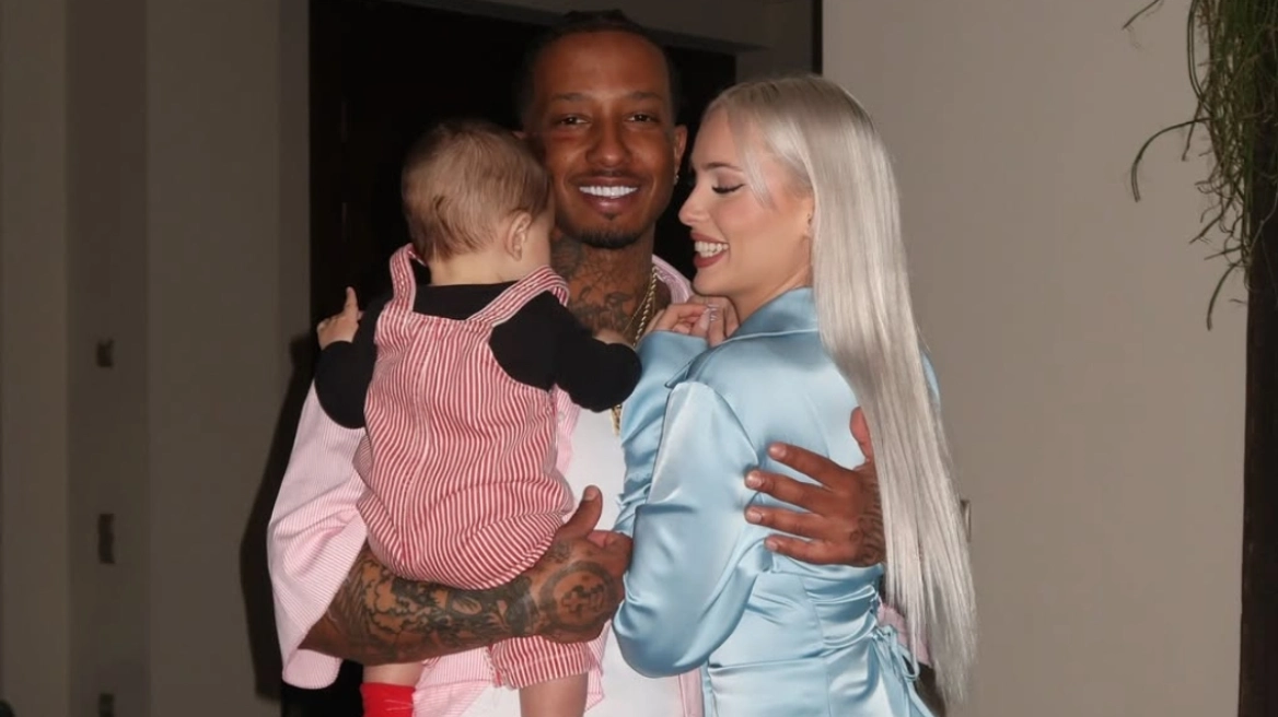 Light: Οικογενειακή στιγμή με τη σύζυγό του και τον γιο τους