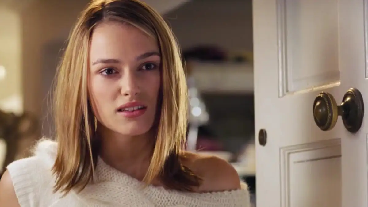 Love Actually: Σε δημοπρασία η εμβληματική πόρτα από τη διάσημη σκηνή