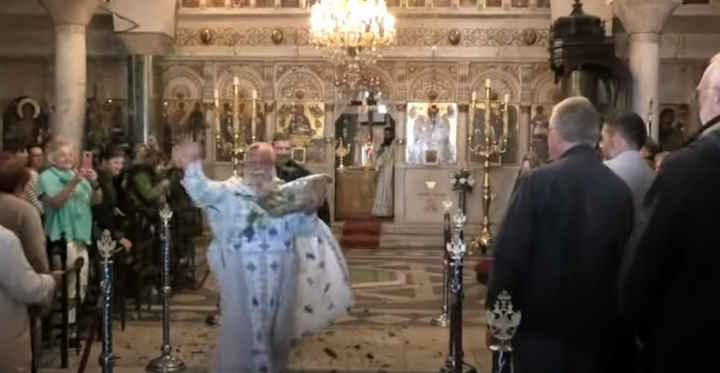 Με λαμπρότητα η Πρώτη Ανάσταση στη Νάξος – Βαθιά κατάνυξη και συγκίνηση στη Μητρόπολη- Δείτε video