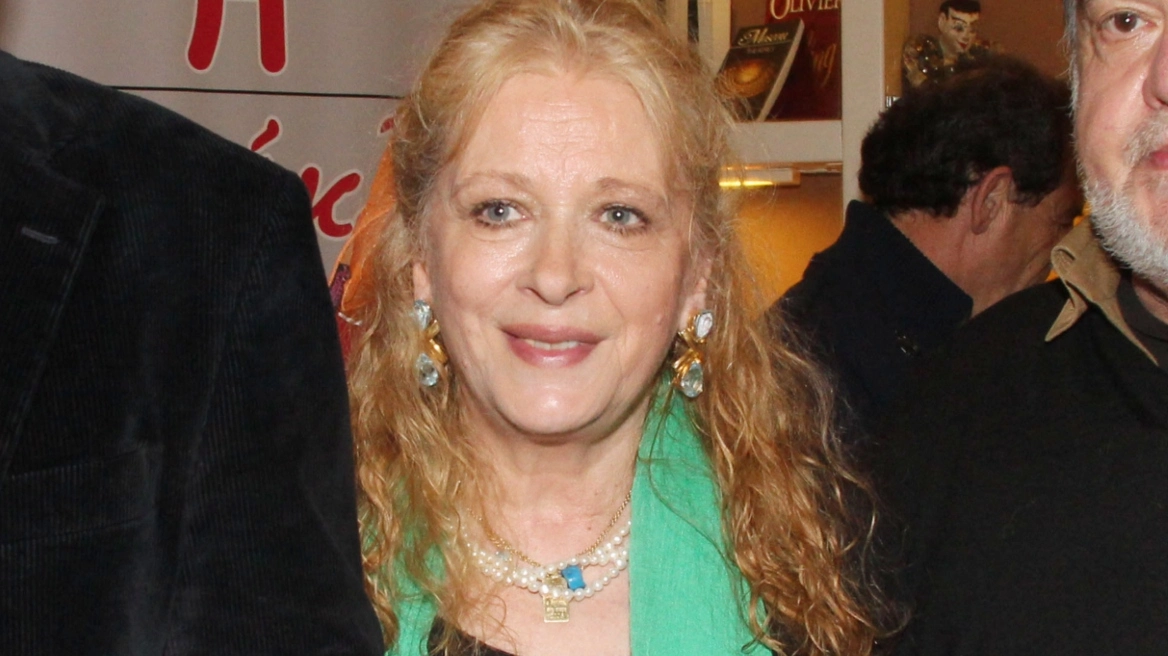 Γιος Νόρας Βαλσάμη: «Έχει κινητικά προβλήματα, θέλουμε να γυρίσουμε στη Ραφήνα – Στη Σύρο νιώθουμε μόνοι»