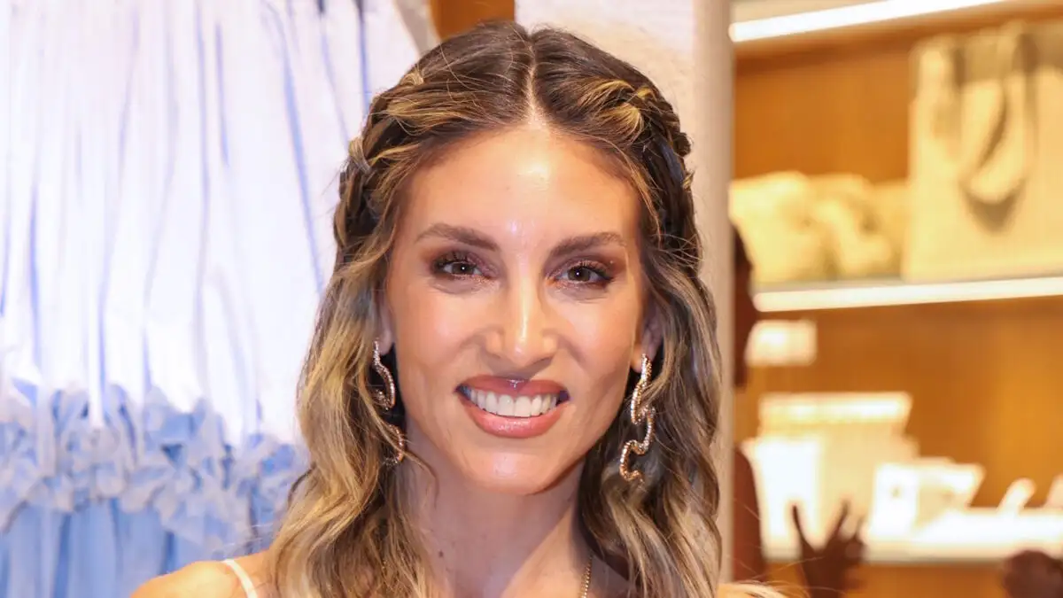 Η Αθηνά Οικονομάκου περνά το Πάσχα στη Φορμεντέρα – Το κουίζ στους διαδικτυακούς φίλους της Η Αθηνά Οικονομάκου περνά το Πάσχα στη Φορμεντέρα – Το κουίζ στους διαδικτυακούς φίλους της