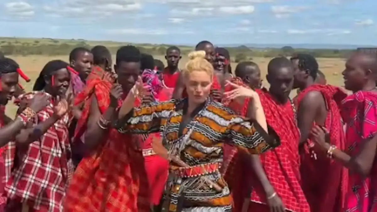 Αλεξάνδρα Παναγιώταρου: Χόρεψε το τραγούδι «Μασάι» της Έλλης Κοκκίνου με άτομα της φυλής στην Αφρική