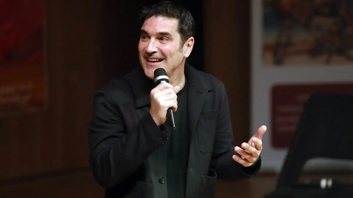 Χριστόφορος Παπακαλιάτης: Πώς πήρε τον ρόλο στους «Δέκα Μικρούς Μήτσους» – Η αποκάλυψη για την αρχή της καριέρας του