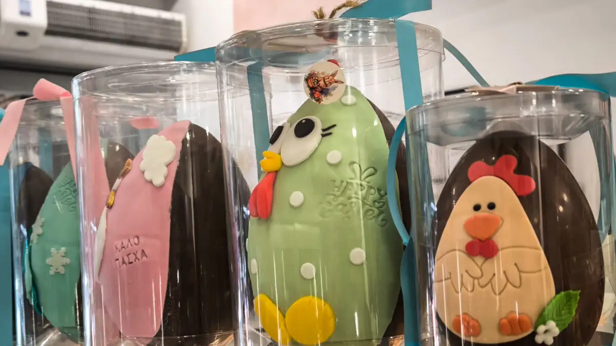 Πτώση στο κακάο, άνοδος στο ράφι: γιατί ακριβαίνουν τα πασχαλινά αυγά Πτώση στο κακάο, άνοδος στο ράφι: γιατί ακριβαίνουν τα πασχαλινά αυγά