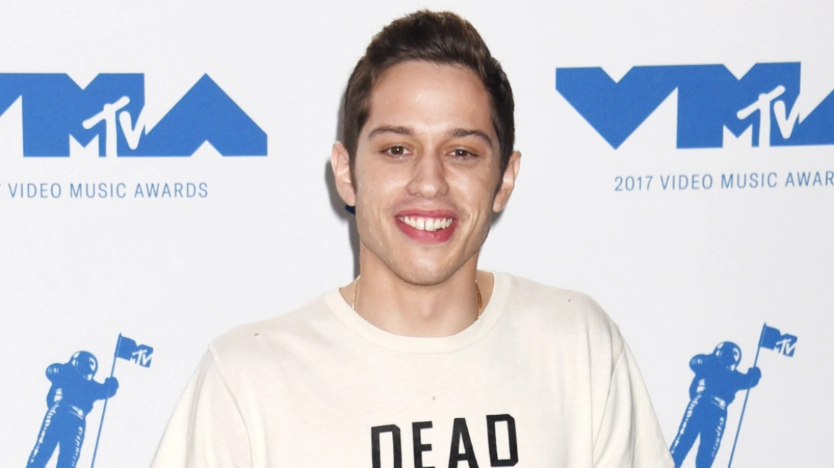 Ο Pete Davidson για το παρελθόν του: «Δεν θυμάμαι τα πρώτα μου βήματα – ήμουν εθισμένος»