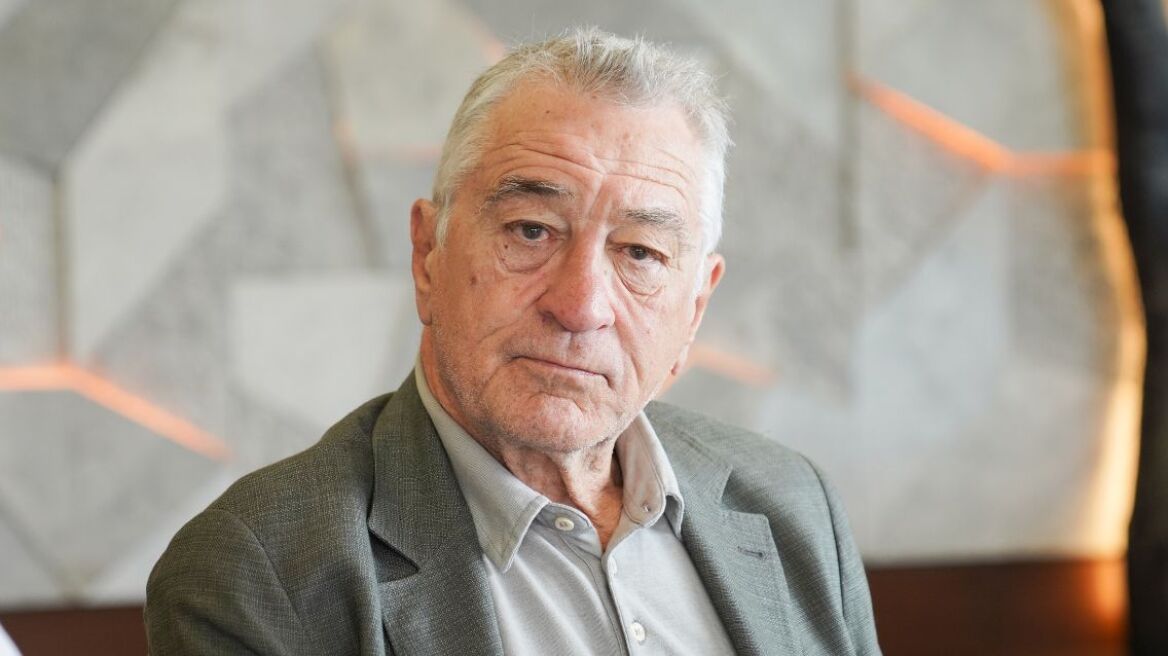 Ρόμπερτ Ντε Νίρο: Στην παιδική χαρά με την 3χρονη κόρη του – Το βίντεο που συζητήθηκε Ρόμπερτ Ντε Νίρο: Στην παιδική χαρά με την 3χρονη κόρη του – Το βίντεο που συζητήθηκε