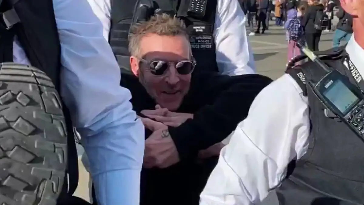 Λονδίνο: Σύλληψη του Ρόμπερτ Ντελ Νάγια των Massive Attack σε διαδήλωση για την Παλαιστίνη