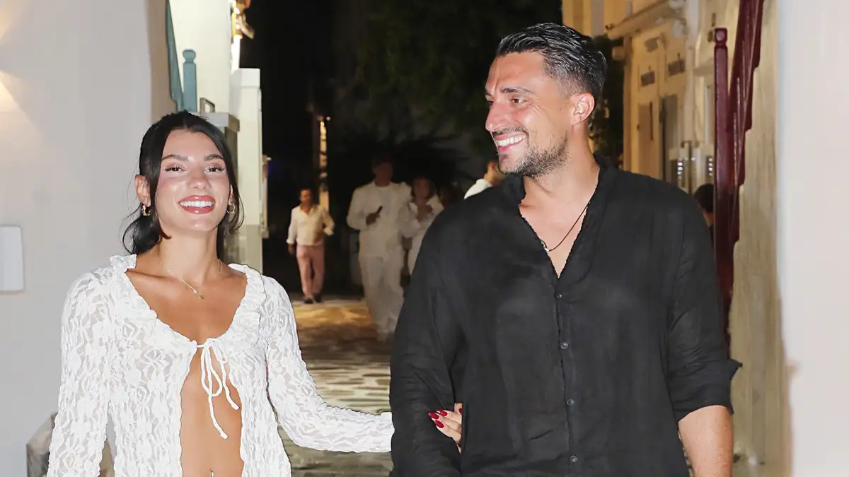 Σάκης Κατσούλης – Μαριαλένα Ρουμελιώτη: Στο δοκιμαστήριο για looks που «χωρούν» την εγκυμοσύνη Σάκης Κατσούλης – Μαριαλένα Ρουμελιώτη: Στο δοκιμαστήριο για looks που «χωρούν» την εγκυμοσύνη