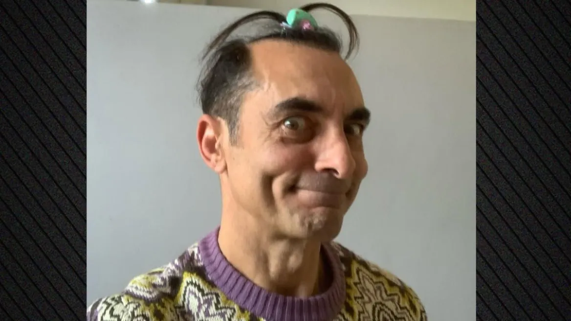 Αλέκος Συσσοβίτης: Το νέο του look και το σχόλιο για τη βαφτιστήρα του