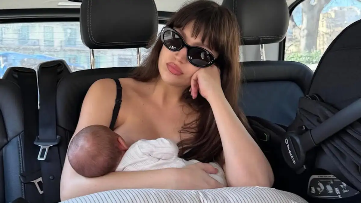 Ούρσουλα Κορμπερό: Η τρυφερή στιγμή με το μωρό της που συγκίνησε