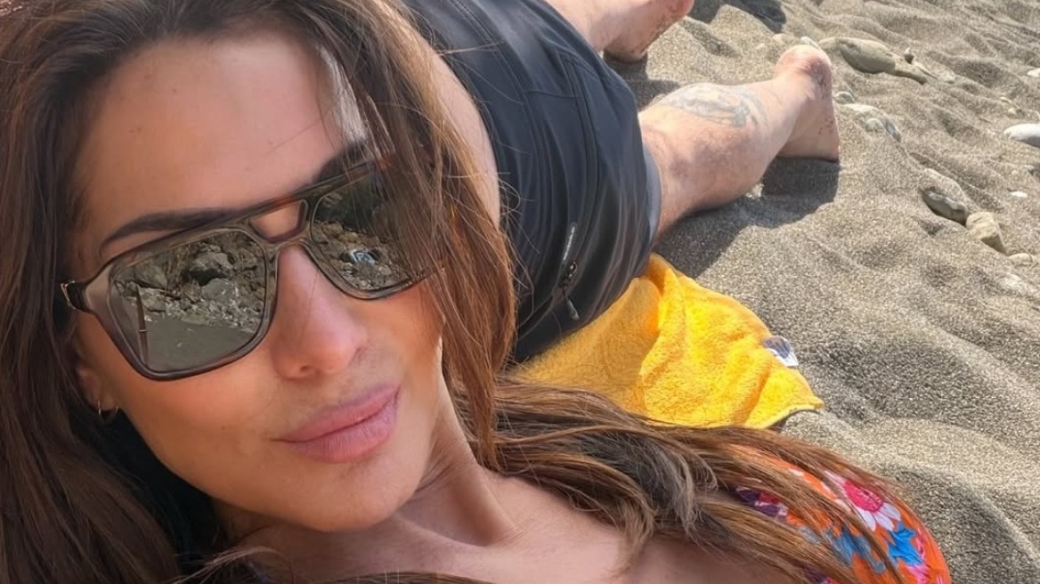 Δέσποινα Βανδή: Πασχαλινές φωτογραφίες από την Κρήτη με τον Βασίλη Μπισμπίκη – Το σχόλιο της κόρης της