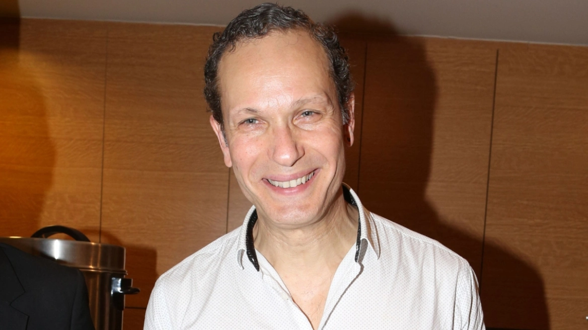 "Η αποκάλυψη του Βασίλη Κούκουρα: Όταν το ύψος στάθηκε εμπόδιο στην καριέρα του"