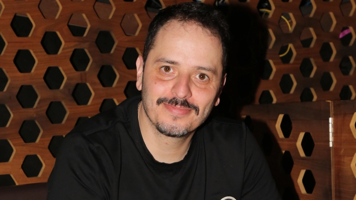 Αλέξανδρος Τσουβέλας: «Στη Eurovision μου άρεσε ο Ακύλας – γούσταρα που κέρδισε η Dara»
