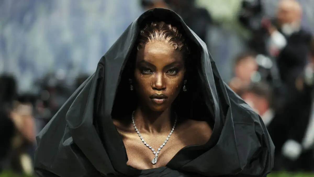 Met Gala 2026: Η Ανόκ Γιάι εντυπωσίασε ως «Μαύρη Παναγία» με σαφές πολιτικό μήνυμα