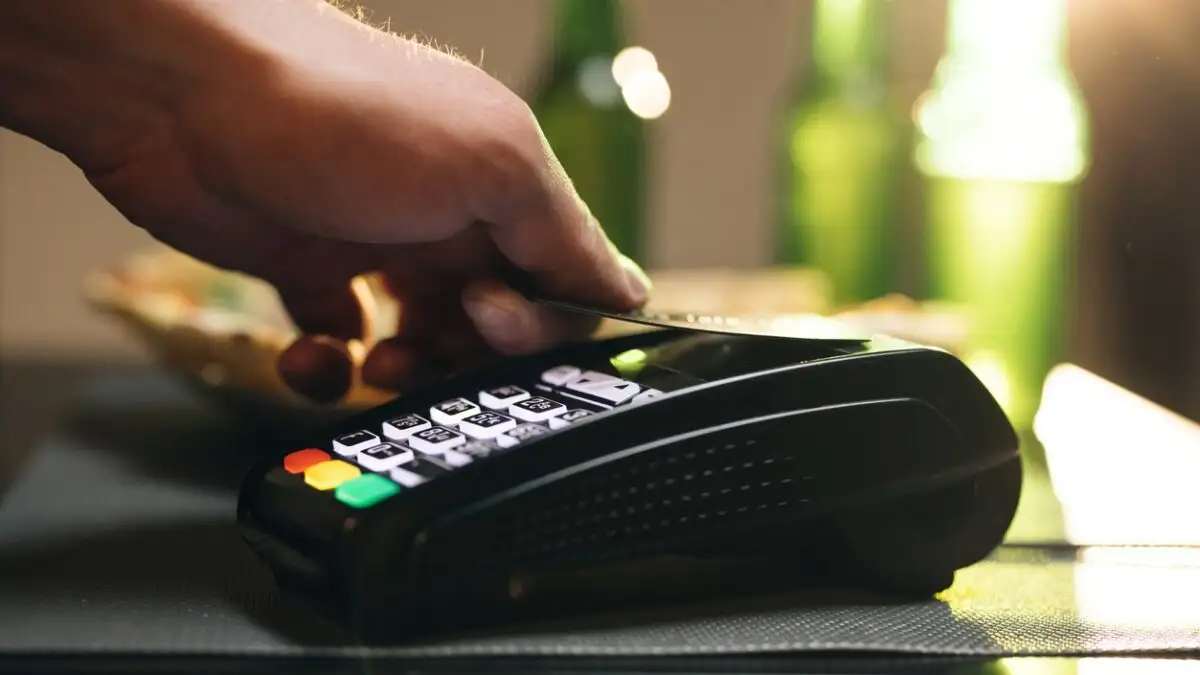 Φοροδιαφυγή: Στο μικροσκόπιο της ΑΑΔΕ τα POS και η διασύνδεση με τις ταμειακές μηχανές Φοροδιαφυγή: Στο μικροσκόπιο της ΑΑΔΕ τα POS και η διασύνδεση με τις ταμειακές μηχανές