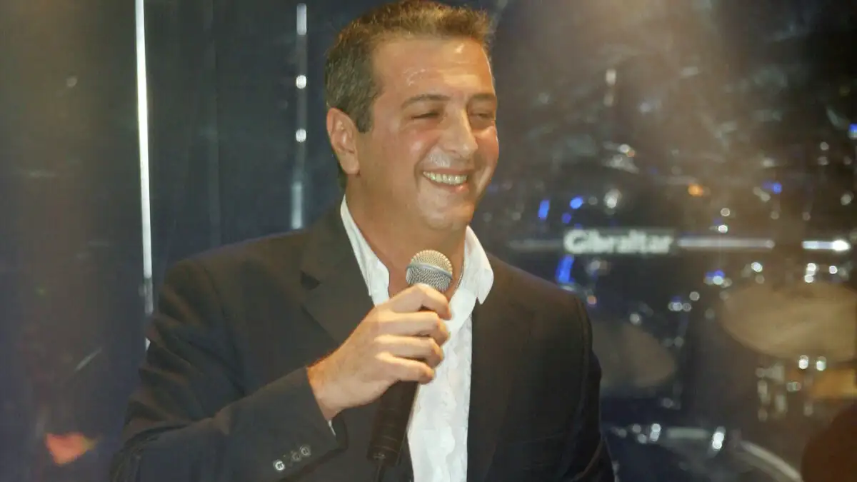 Ανέστης Μαντάς: «Αποσύρθηκα από το τραγούδι για να προστατεύσω την οικογένειά μου από κάτι ξαφνικό»