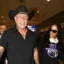 «Ο Τζέιμς Χέτφιλντ των Metallica σε τρυφερή στιγμή με την αρραβωνιαστικιά του στο Ελευθέριος Βενιζέλος»