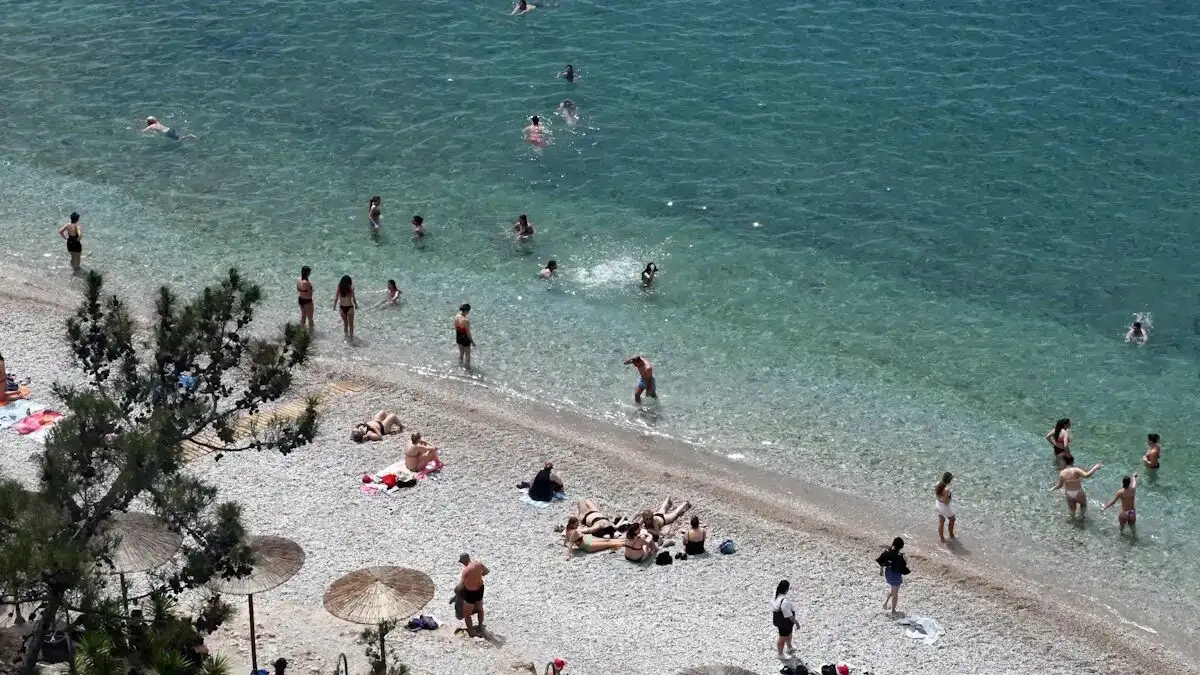 Φοροελαφρύνσεις, ενισχύσεις και τουρισμός: Το «παράθυρο» ευκαιριών του Μαΐου