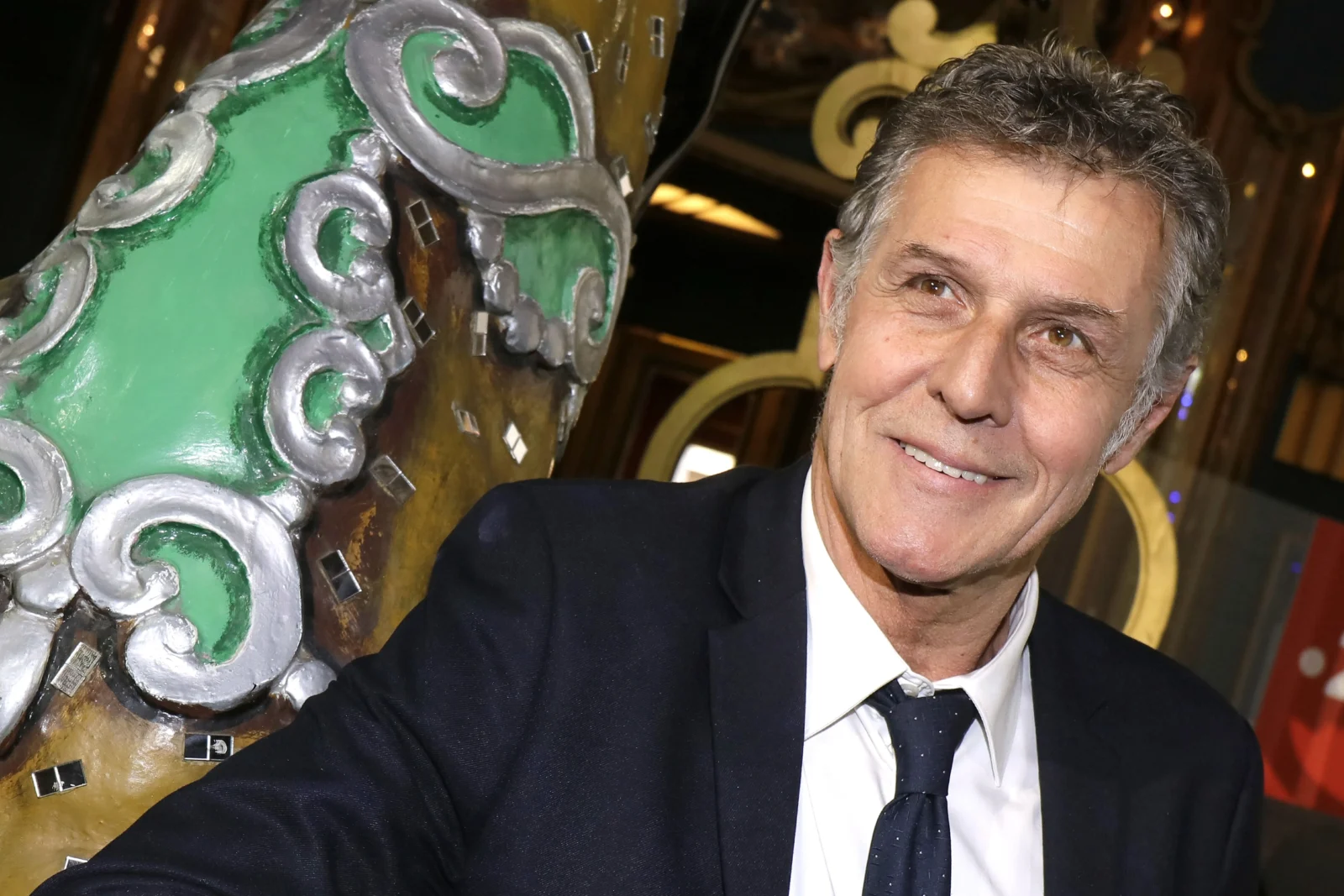 Πένθος για το «Emily in Paris»: Πέθανε στα 69 του ο ηθοποιός Πιέρ Ντενί μετά από μάχη με ALS