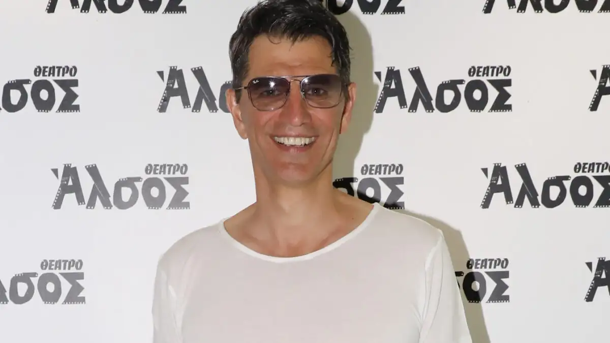 Σάκης Ρουβάς: Οικογενειακή έξοδος για το «Star Wars» – Ο γιος του έκλεψε την παράσταση ντυμένος Stormtrooper Σάκης Ρουβάς: Οικογενειακή έξοδος για το «Star Wars» – Ο γιος του έκλεψε την παράσταση ντυμένος Stormtrooper