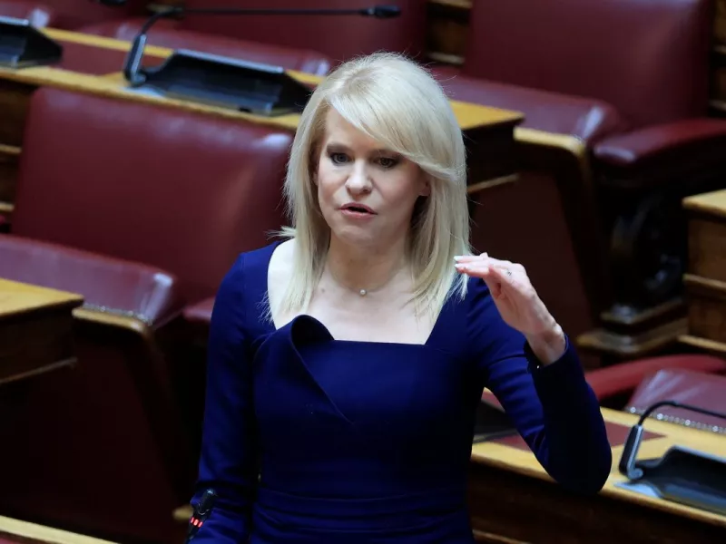 Πως κόπηκε η Τζάκρη από το ΠΑΣΟΚ, οι παπανδρεϊκοί έβγαλαν την πρώτη κίτρινη κάρτα – του Σωτήρη Μπολάκη