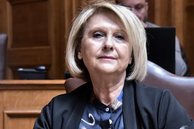 Η Βούλτεψη τον είπε μπαγλαμά και ο Μπαλατσούκας της ΕΛΑΣ της συστήθηκε με μια… πενιά
