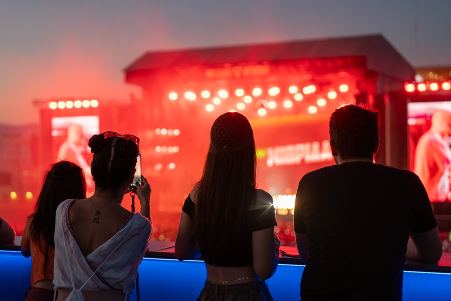 Το live των Ημισκούμπρια στο Release Athens Festival ένωσε διαφορετικές γενιές (vid.) – Πώς η Allwyn απογείωσε μια μαγική μουσική εμπειρία