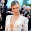 Η Bella Hadid μιλά για τη μάχη της με τη νόσο Lyme: «Δυσκολευόμουν ακόμη και στις πιο απλές κινήσεις»