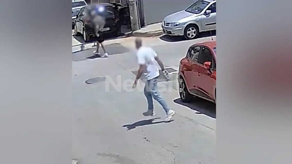Πειραιάς: Στιγμές τρόμου όταν δύο αδέλφια προσπάθησαν να ξεφύγουν από 77χρονο με τρίαινα