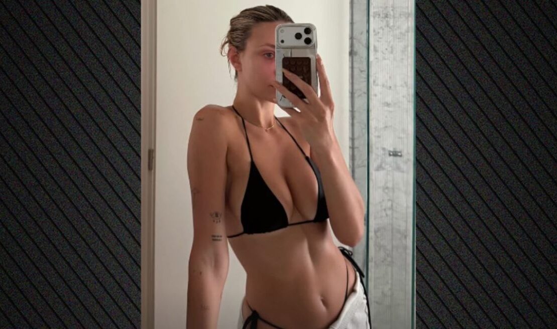 Γαρυφαλλιά Καληφώνη: Η mirror selfie με μαύρο μπικίνι που τράβηξε τα βλέμματα