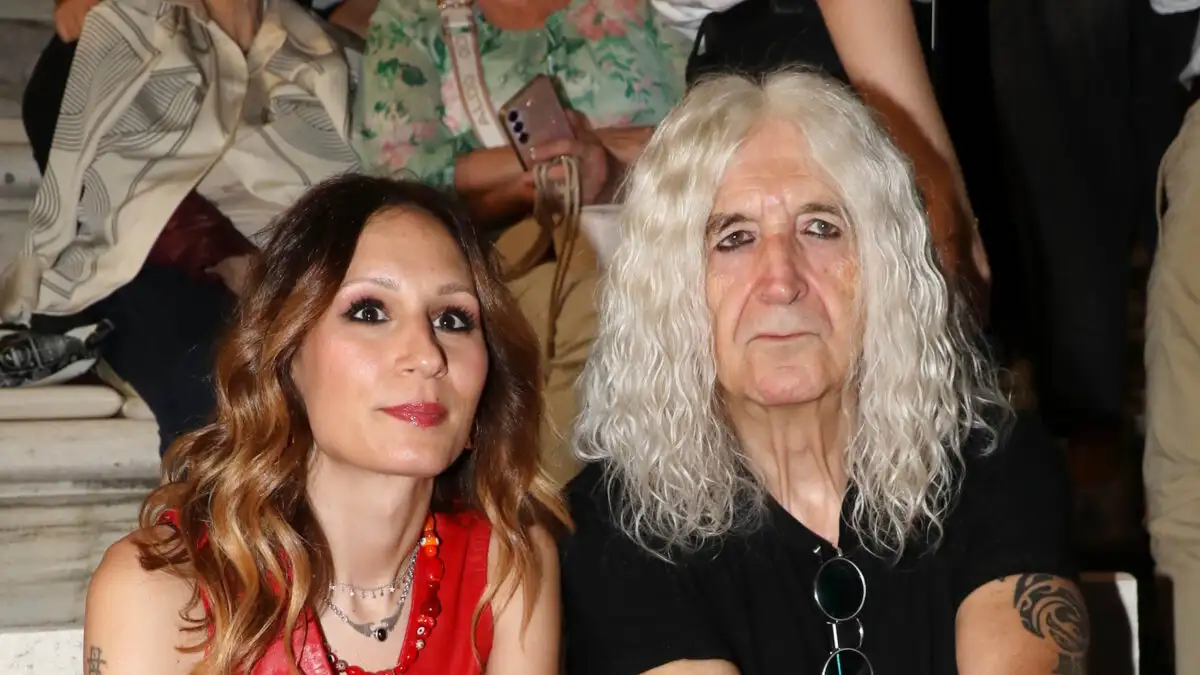 Νίκος Καρβέλας και Έλενα Φερεντίνου στο Ηρώδειο – Παρακολούθησαν τη συναυλία του Σταύρου Ξαρχάκου Νίκος Καρβέλας και Έλενα Φερεντίνου στο Ηρώδειο – Παρακολούθησαν τη συναυλία του Σταύρου Ξαρχάκου