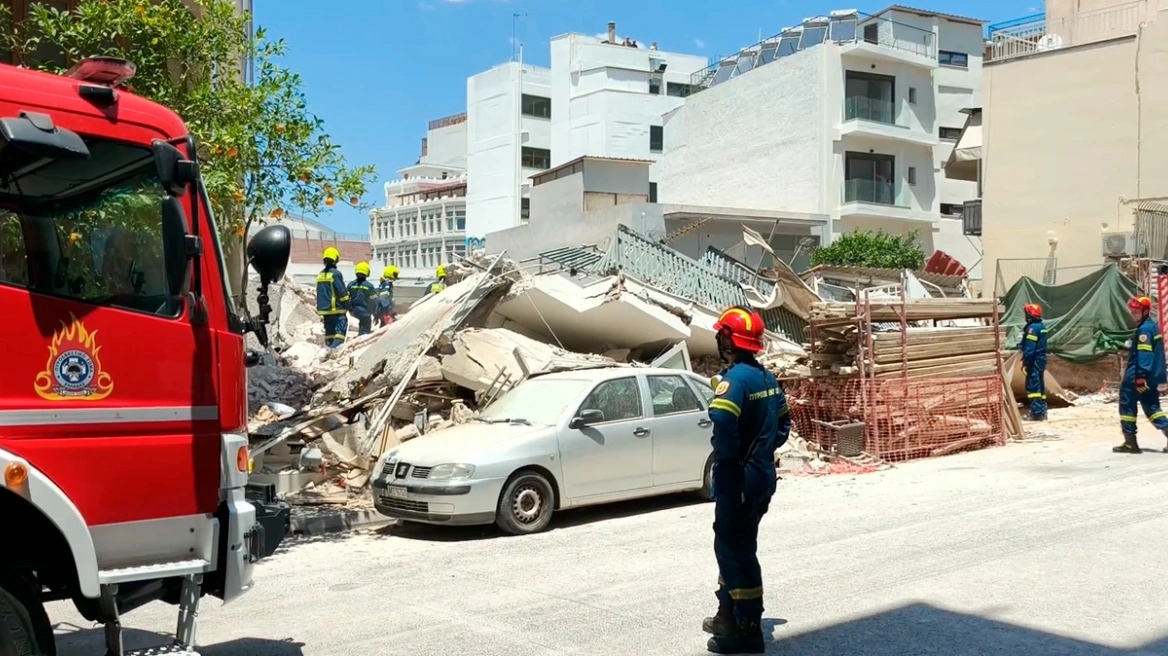 Πέντε προσαγωγές για την κατάρρευση της πολυκατοικίας στα Πετράλωνα, εντοπίστηκαν οι τέσσερις αγνοούμενοι
