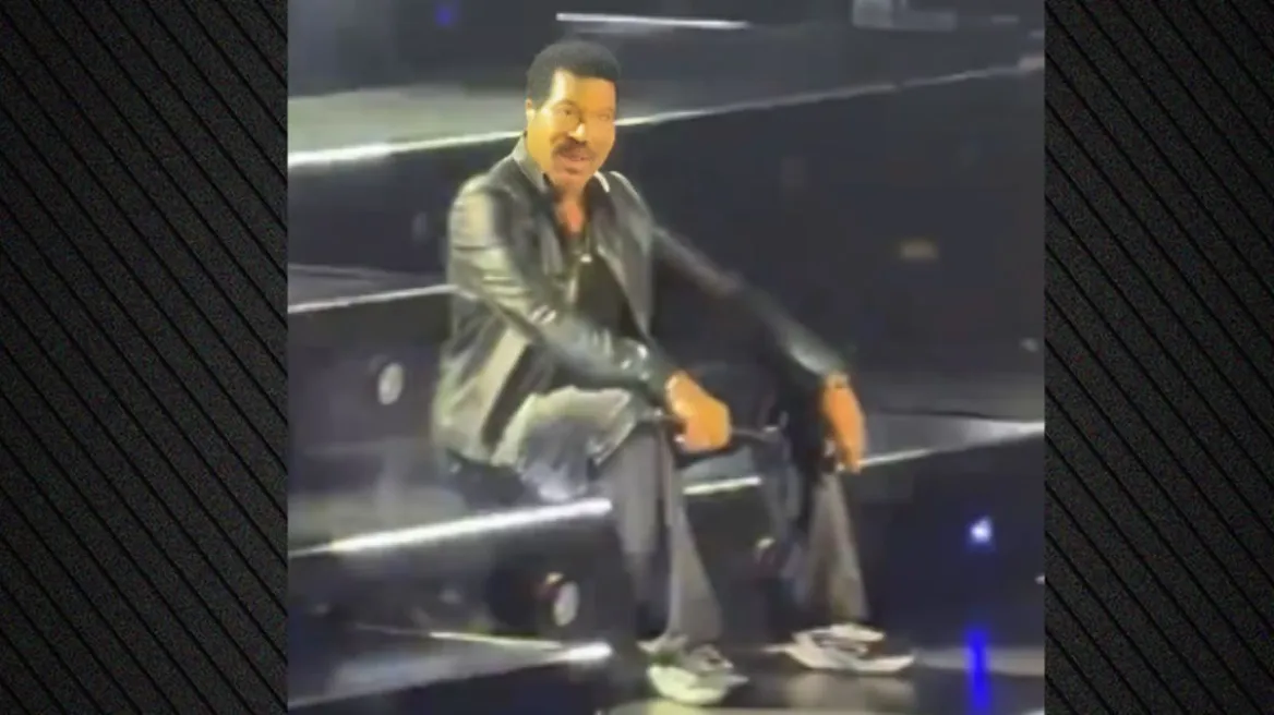 Ο Lionel Richie διέκοψε συναυλία μετά από αδιαθεσία επί σκηνής