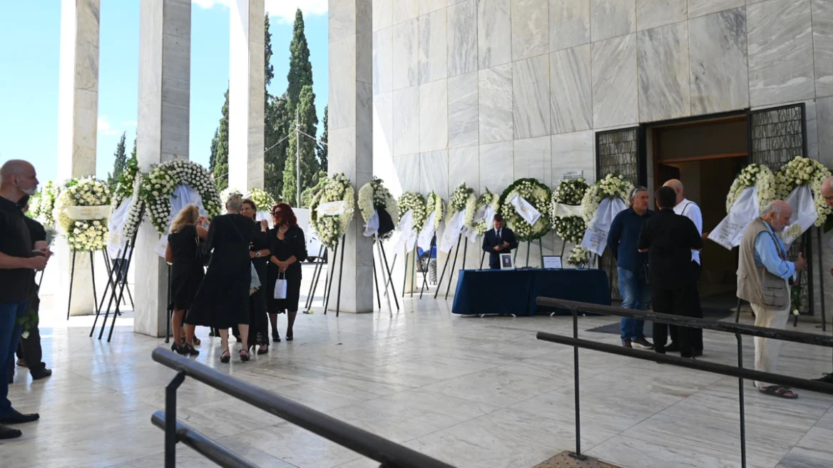 Το τελευταίο αντίο στον Ανδρέα Μαζαράκη – Συγκίνηση στην κηδεία του δημοσιογράφου Το τελευταίο αντίο στον Ανδρέα Μαζαράκη – Συγκίνηση στην κηδεία του δημοσιογράφου