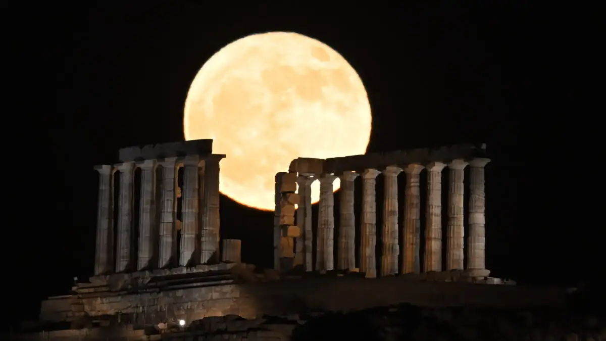Πανσέληνος Ιουνίου 2026: Πότε θα δούμε το «Φεγγάρι της Φράουλας» και η ιστορία πίσω από το όνομά του