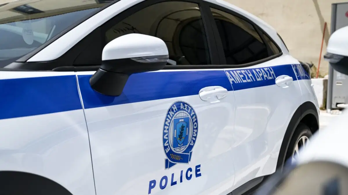 Θεσσαλονίκη: Συνελήφθησαν τρεις έφηβοι γιατί έκλεψαν παγωτά από περίπτερο Θεσσαλονίκη: Συνελήφθησαν τρεις έφηβοι γιατί έκλεψαν παγωτά από περίπτερο