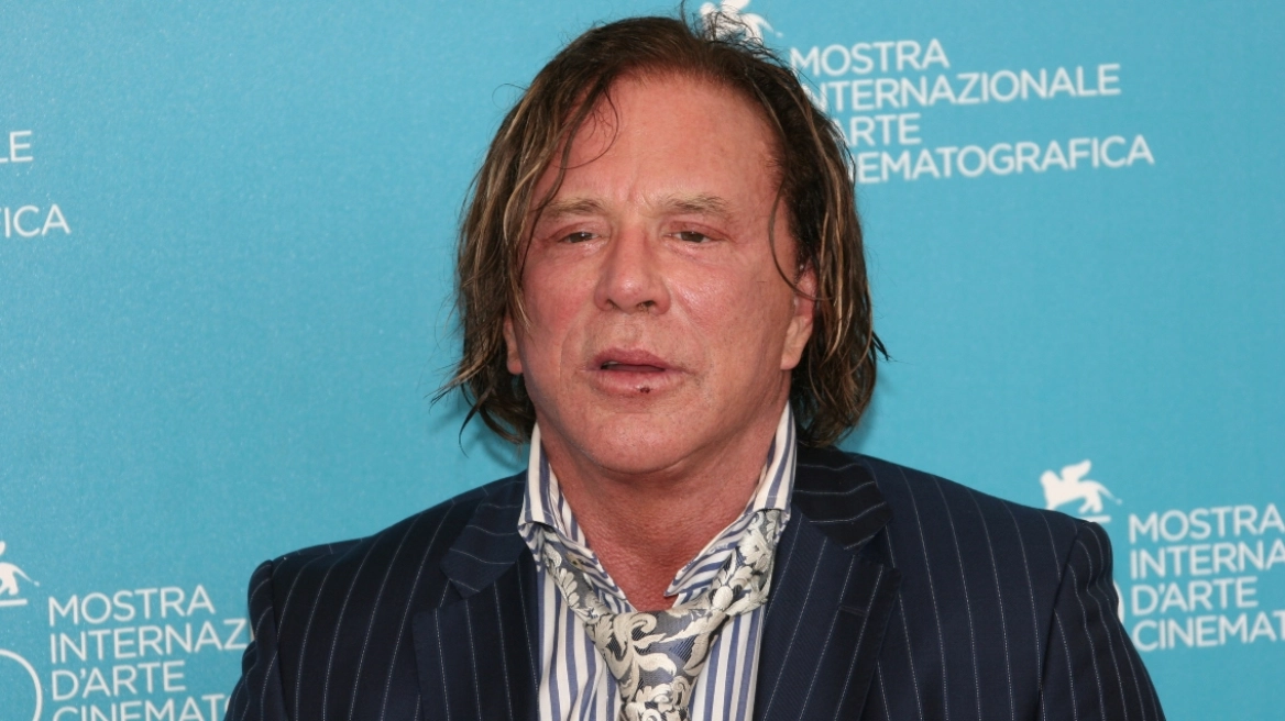 Ο Mickey Rourke ξανά στο επίκεντρο λόγω της εμφάνισής του στο Λος Άντζελες