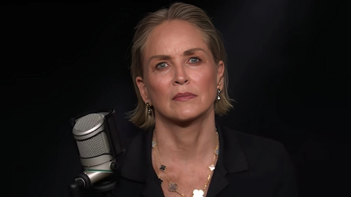 Η Sharon Stone συγκλονίζει για τη μητέρα της: «Φοβόταν τον θάνατο εξαιτίας των τραυματικών παιδικών της βιωμάτων»