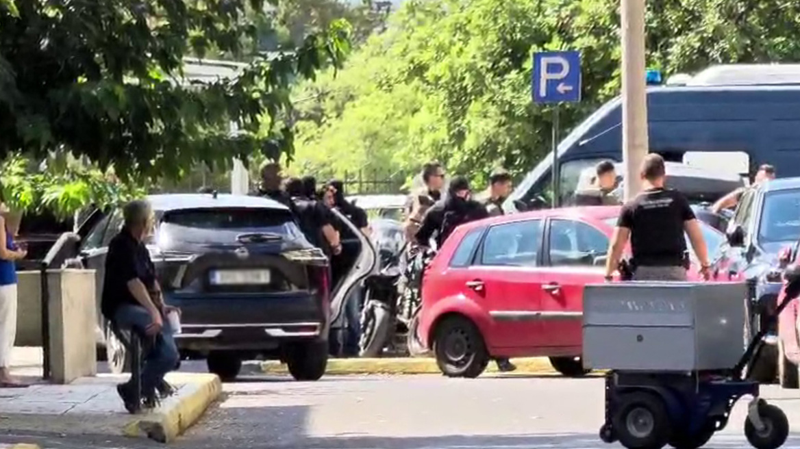 Υπόθεση Marfin: Στην Ευελπίδων οι δύο 42χρονοι για να απολογηθούν – Σε εξέλιξη η δικαστική διαδικασία Υπόθεση Marfin: Στην Ευελπίδων οι δύο 42χρονοι για να απολογηθούν – Σε εξέλιξη η δικαστική διαδικασία