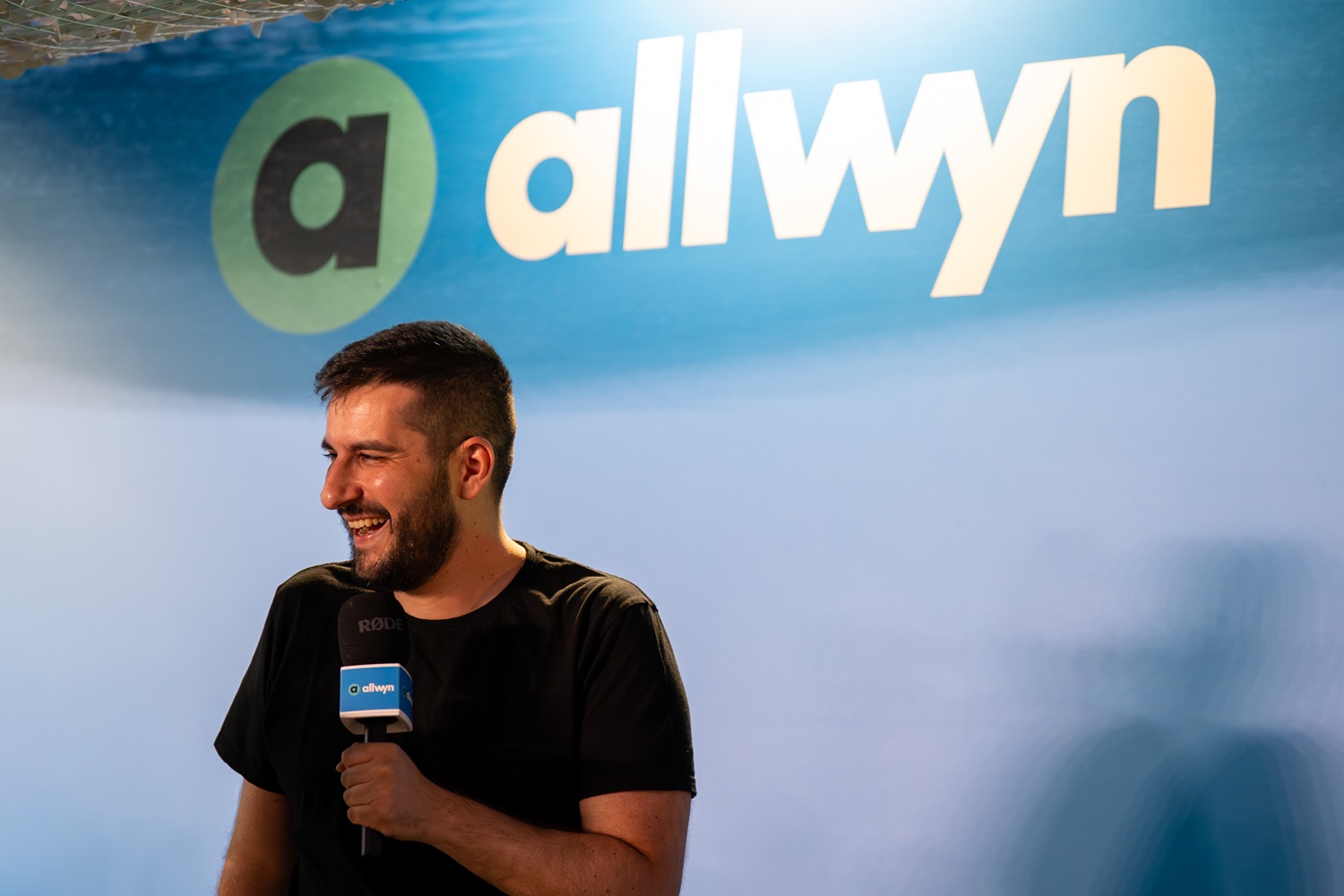 Το μουσικό challenge της Allwyn με στίχους από τα Ημισκούμπρια (vid.) – Μια δοκιμασία που ξεχώρισε τους πιο φανατικούς από τους…απλούς περαστικούς Το μουσικό challenge της Allwyn με στίχους από τα Ημισκούμπρια (vid.) – Μια δοκιμασία που ξεχώρισε τους πιο φανατικούς από τους…απλούς περαστικούς