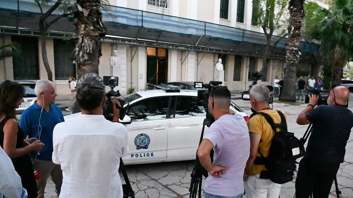 Άργος: Κατέληξε ο 20χρονος μετά τα πυρά αστυνομικών – Στη φυλακή οι δύο ένστολοι που εμπλέκονται στην υπόθεση Άργος: Κατέληξε ο 20χρονος μετά τα πυρά αστυνομικών – Στη φυλακή οι δύο ένστολοι που εμπλέκονται στην υπόθεση