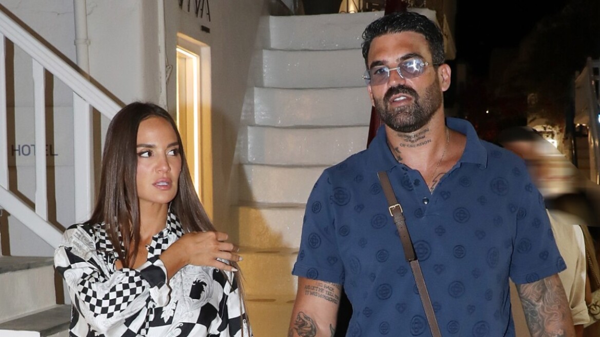 Ρία Ελληνίδου και Δημήτρης Αλεξάνδρου στη Μύκονο: Η καλοκαιρινή τους βόλτα και οι φωτογραφίες Ρία Ελληνίδου και Δημήτρης Αλεξάνδρου στη Μύκονο: Η καλοκαιρινή τους βόλτα και οι φωτογραφίες