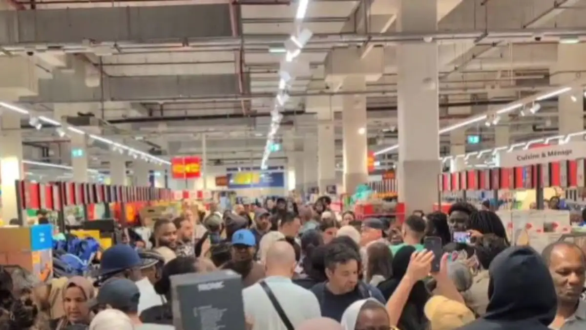 Ακραία ζέστη και αισχροκέρδεια στη Γαλλία: Χάος για ένα κλιματιστικό των 179 ευρώ Ακραία ζέστη και αισχροκέρδεια στη Γαλλία: Χάος για ένα κλιματιστικό των 179 ευρώ