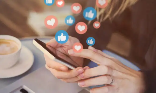 Κατάθλιψη και social media: Πώς τα «likes» επηρεάζουν την ψυχολογία και τη συμπεριφορά των χρηστών