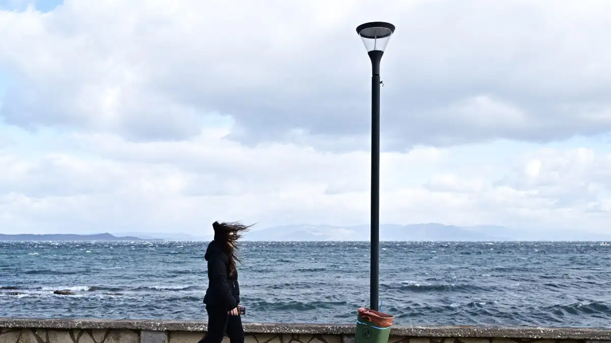 Καιρός σήμερα: Έως 38 βαθμούς η θερμοκρασία – Θυελλώδεις άνεμοι έως 9 μποφόρ στα πελάγη Καιρός σήμερα: Έως 38 βαθμούς η θερμοκρασία – Θυελλώδεις άνεμοι έως 9 μποφόρ στα πελάγη
